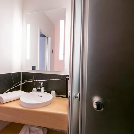 Bordeaux Aeroport Hotel 2*