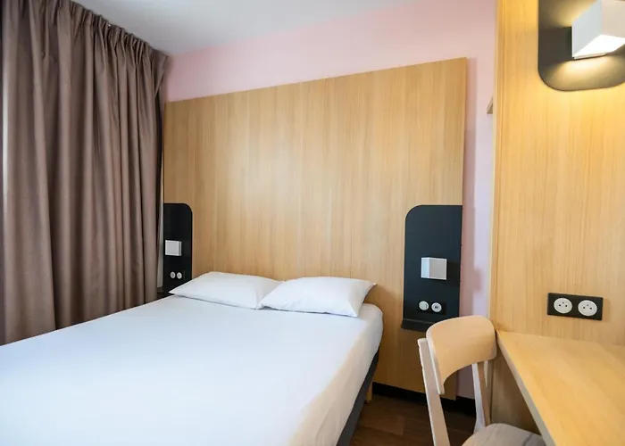Hotell Bordeaux Aeroport 2*